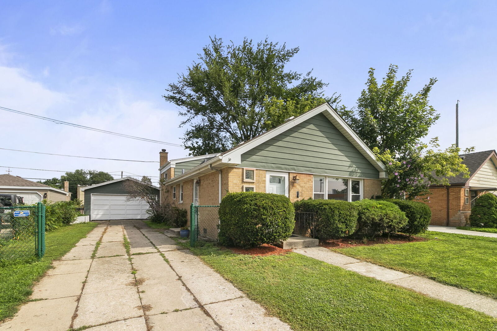 Property Photo:  348 E Quincy Street  IL 60546 
