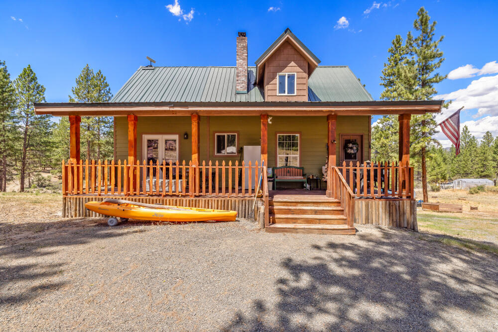 Property Photo: 49354 S Packsaddle Circle OR 97621