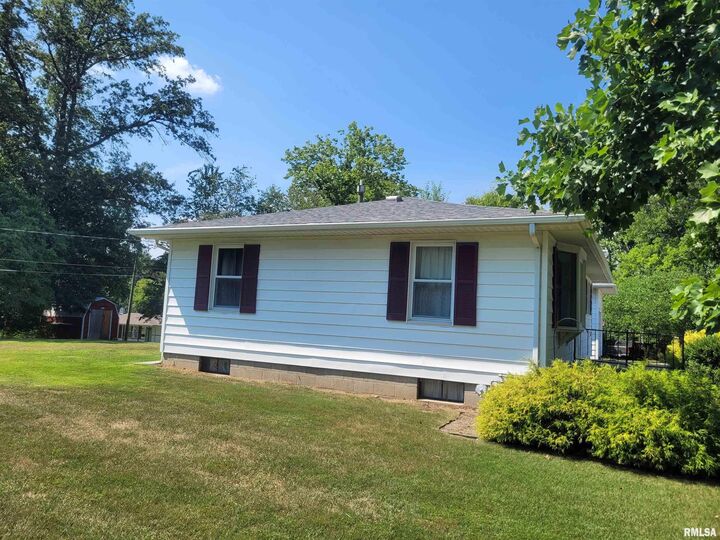 Property Photo:  601 Nora Lane  IL 62864 