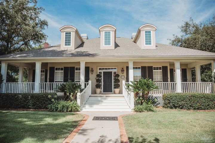 Property Photo: 5539 Oakmont Dr FL 32571