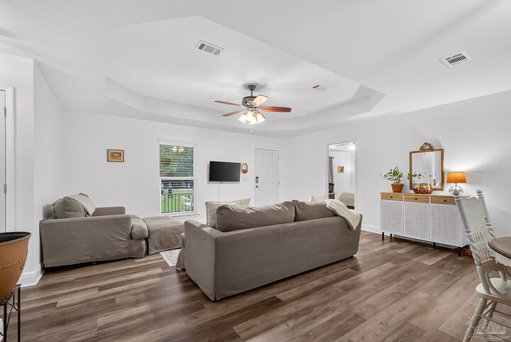 Property Photo: 4721 W Molino Rd FL 32577