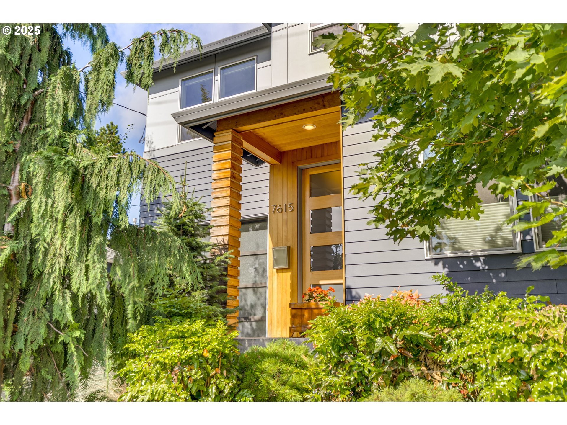 Property Photo: 7615 N Delaware Ave OR 97217
