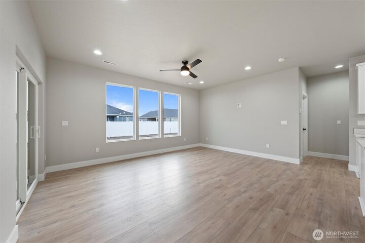 Property Photo: 1264 E Mt Hood Street WA 99344