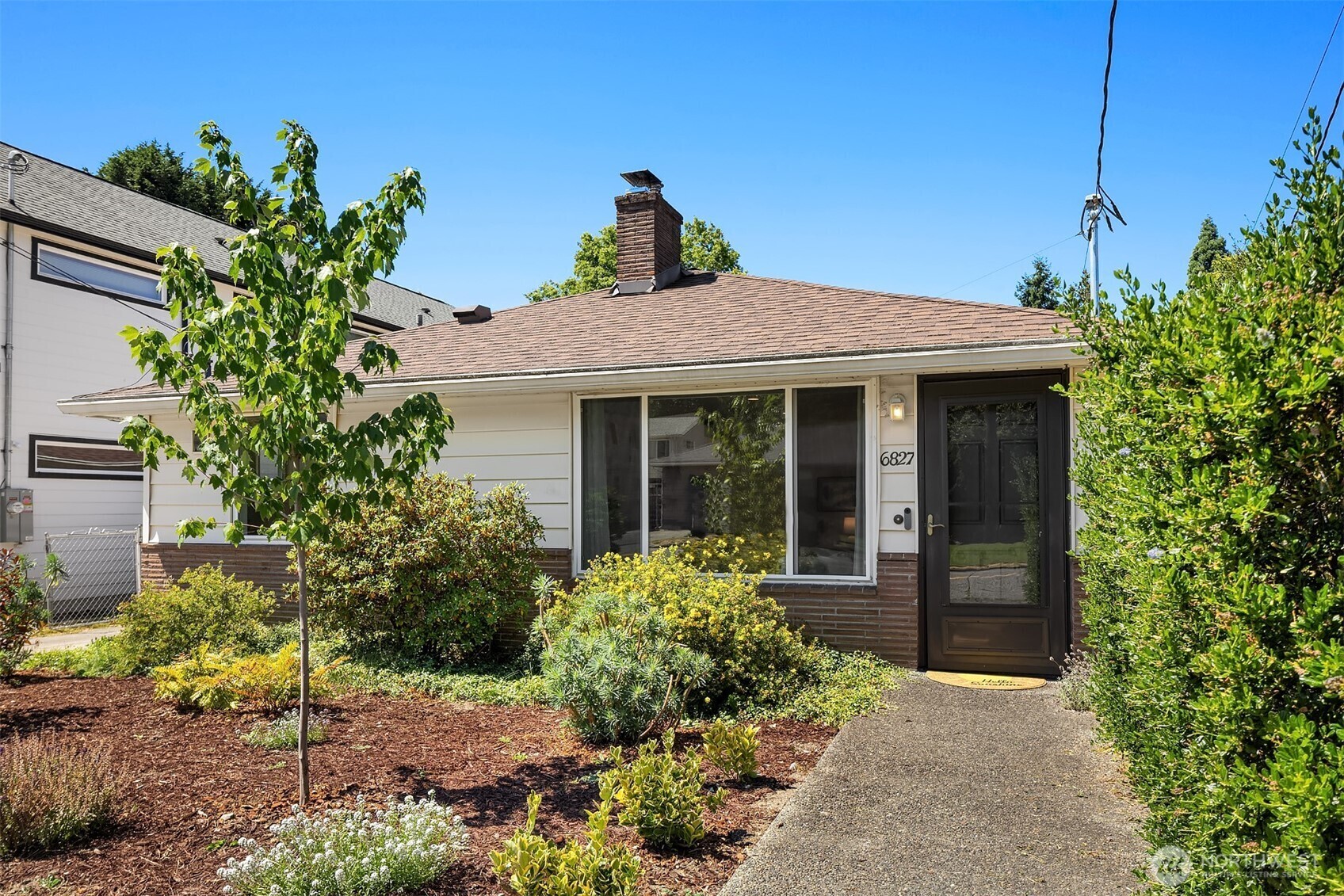 Property Photo: 6827 25th Avenue NE WA 98115