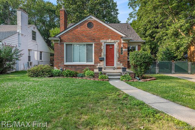 1070 Hampton Road  Grosse Pointe Woods MI 48236 photo