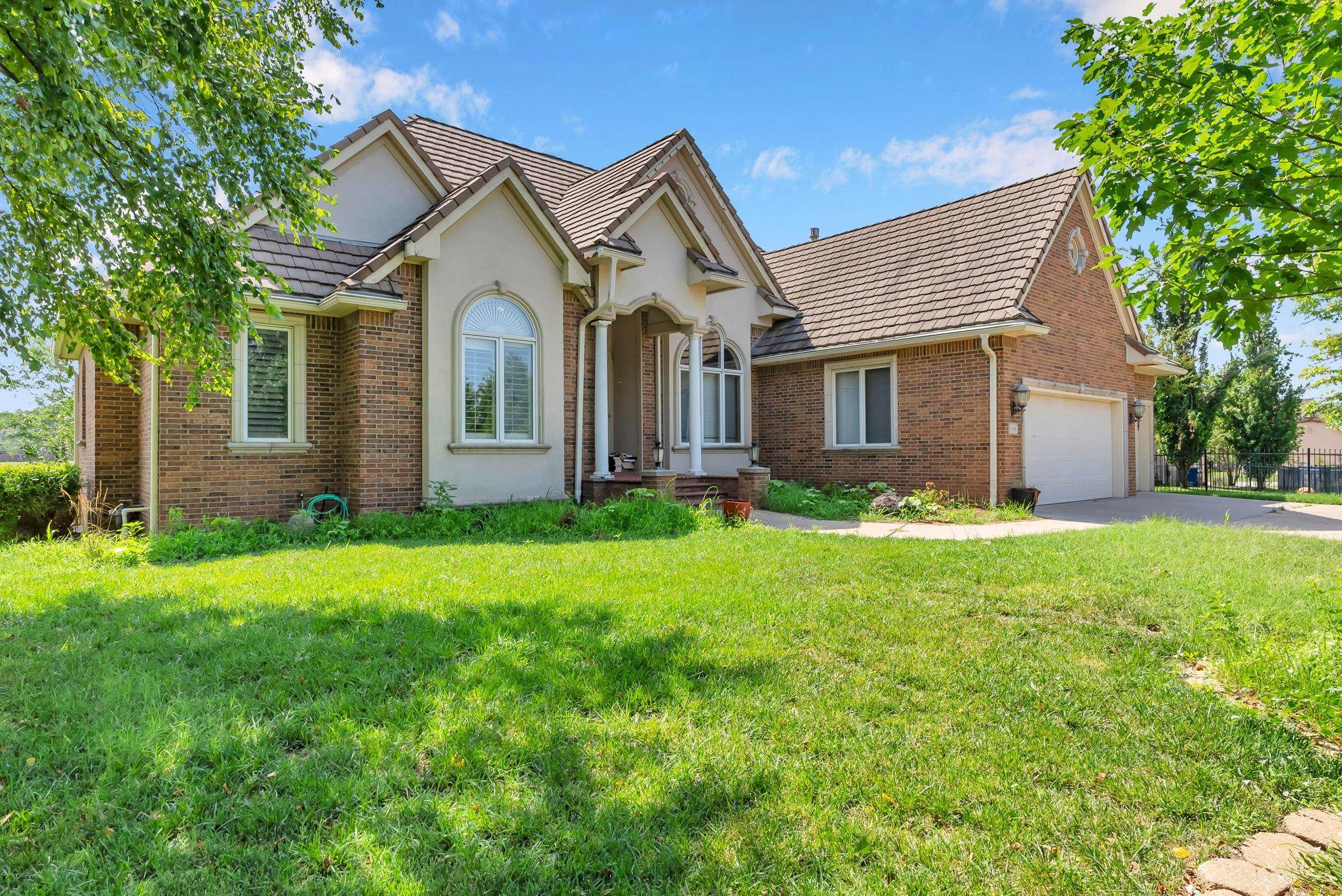 Property Photo: 618 18th Fairway KS 67002