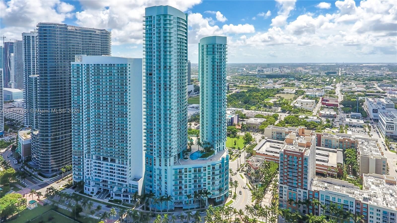 Property Photo:  1900 N Bayshore Dr 2316  FL 33132 