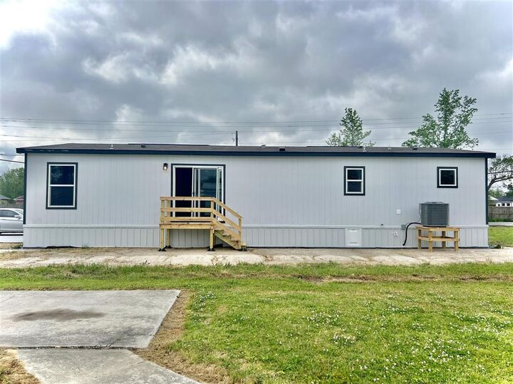 Property Photo:  276 Vickie Lane  LA 70611 