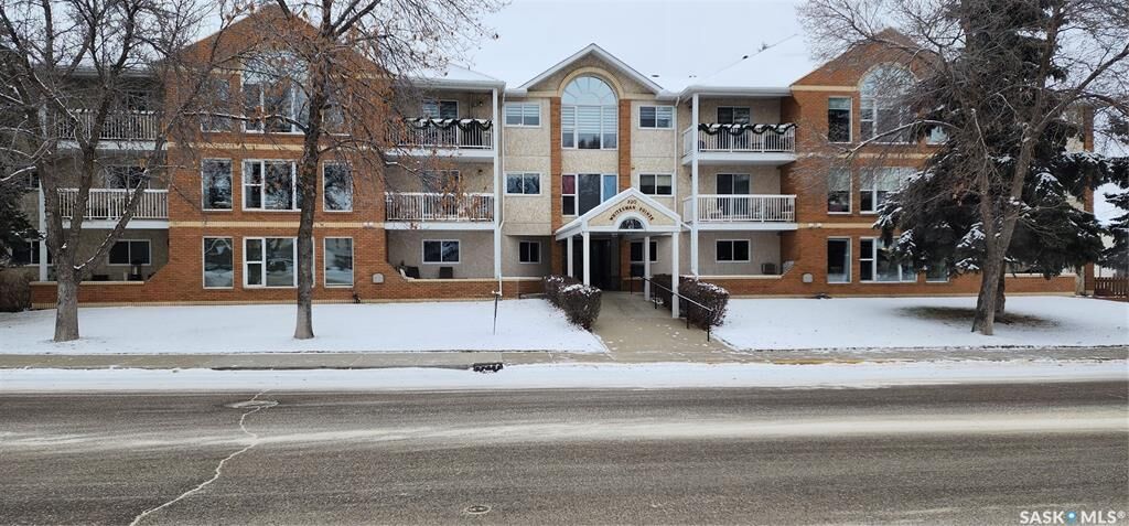 Property Photo:  320 Silverwood Road 102  SK S7K 6Y4 