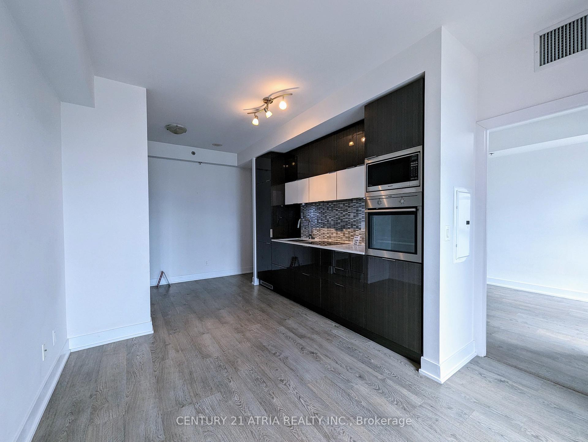 Property Photo: 318 Richmond Street W 1404 ON M5V 0B4