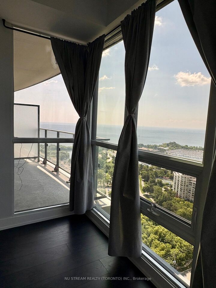 Photo de la propriété: 2212 Lake Shore Boulevard W 3804 ON M8V 0C2