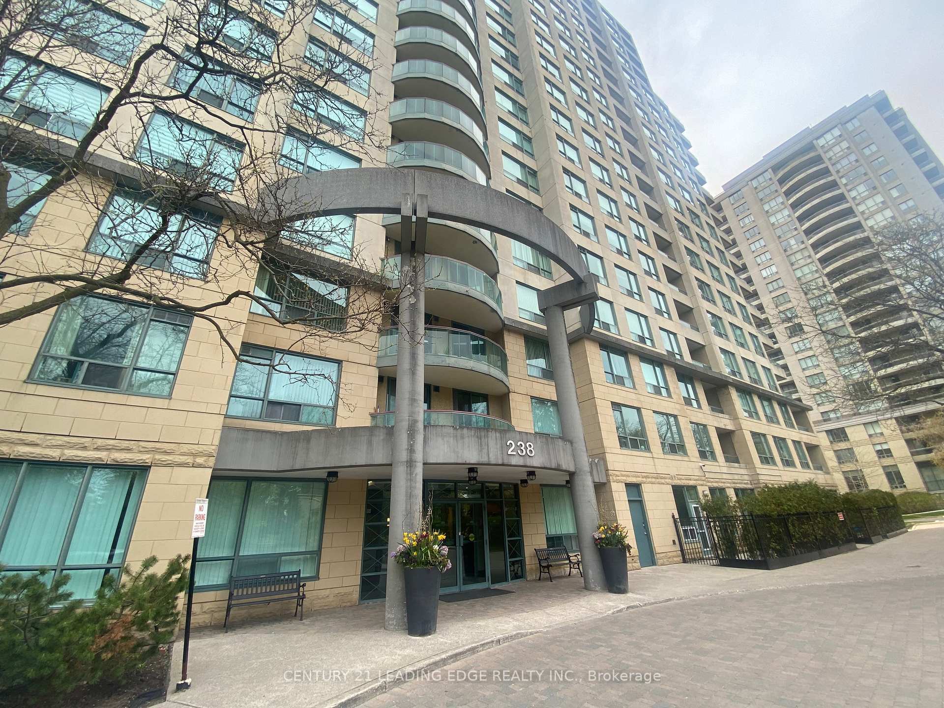 Property Photo:  238 Doris Avenue 1801  ON M2N 6W1 