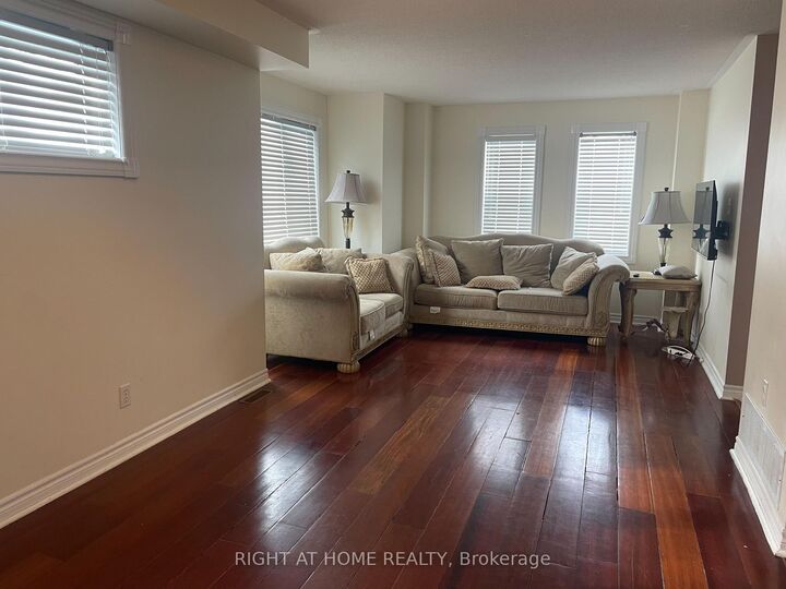 Property Photo:  5865 Dalebrook Crescent 70B  ON L5M 5X1 