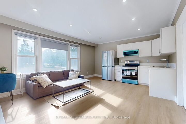 Photo de la propriété: 105 Betty Ann Drive ON M2N 1X1