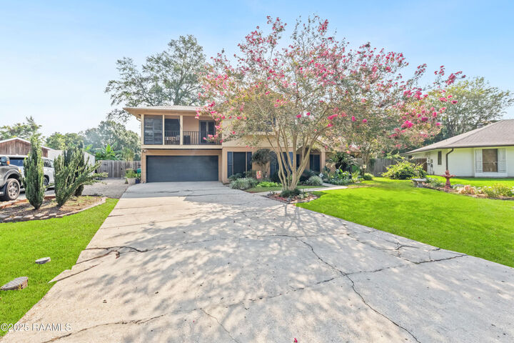 Property Photo:  102 Longwood Drive  LA 70508 