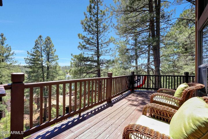 Property Photo: 1070 E Lake Meadow Circle AZ 86017