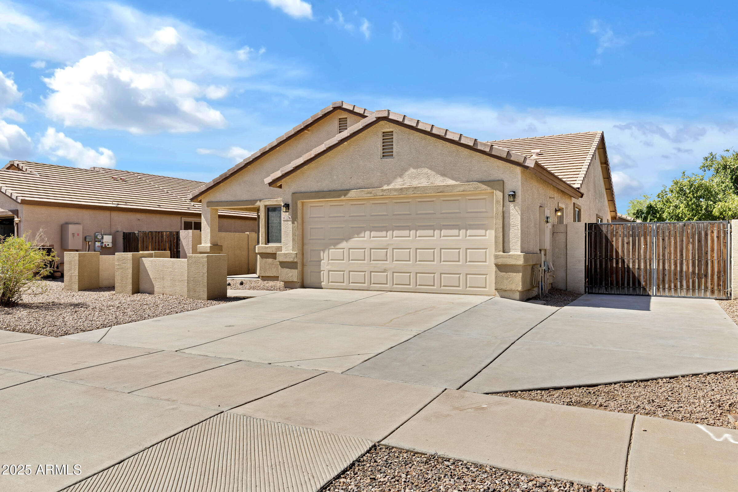 Property Photo:  22363 E Via Del Palo --  AZ 85142 