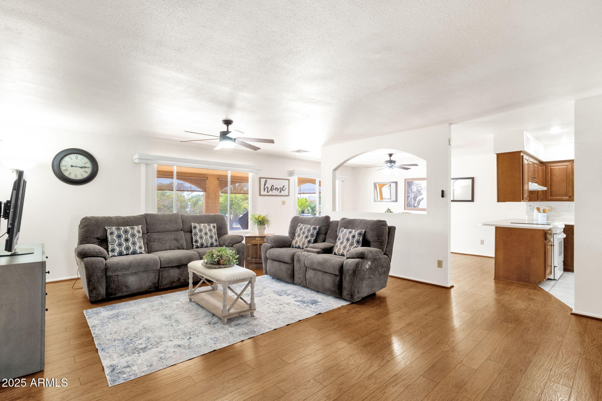 Property Photo: 932 S 79th Way AZ 85208
