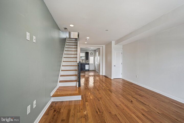 Property Photo: 137 W Porter Street PA 19148