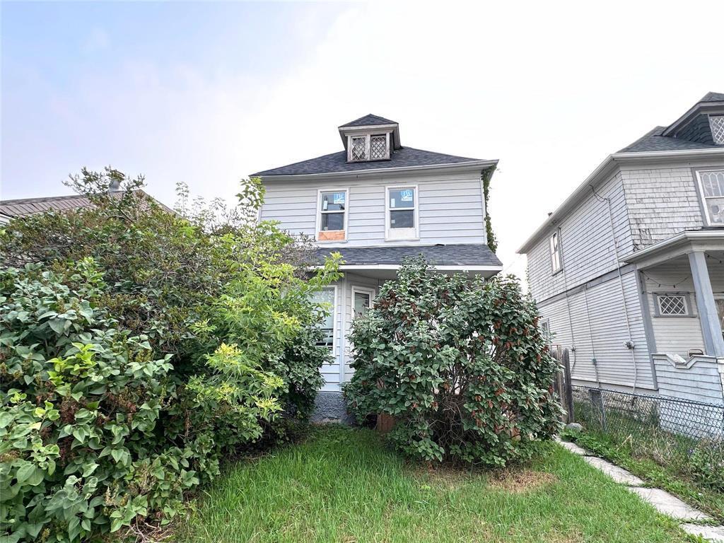 939 Selkirk Avenue  Winnipeg MB R2X 0B9 photo
