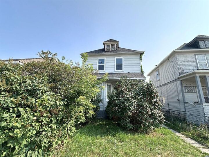 939 Selkirk Avenue  Winnipeg MB R2X 0B9 photo