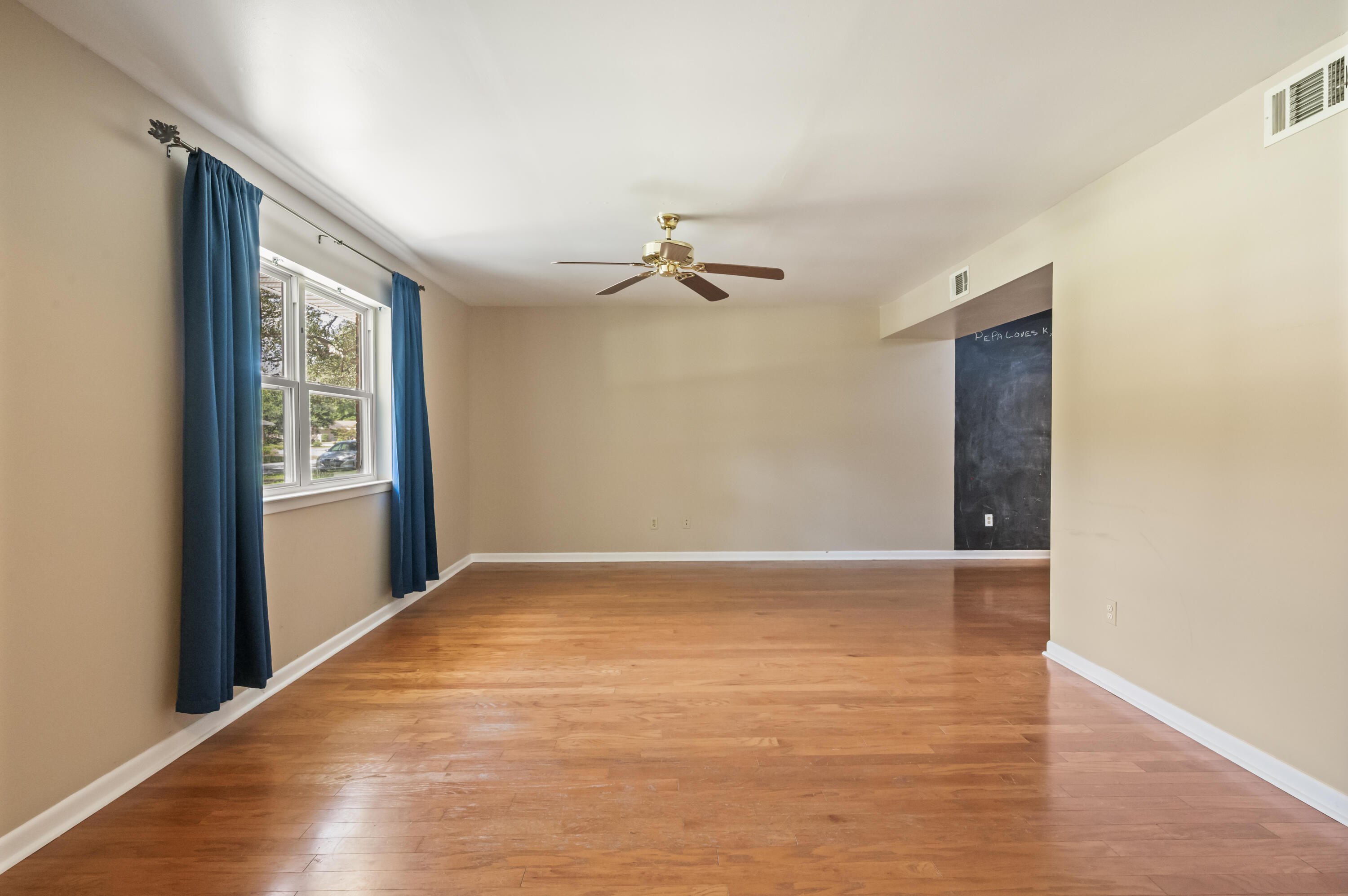 Property Photo: 102 Duke Drive FL 32578