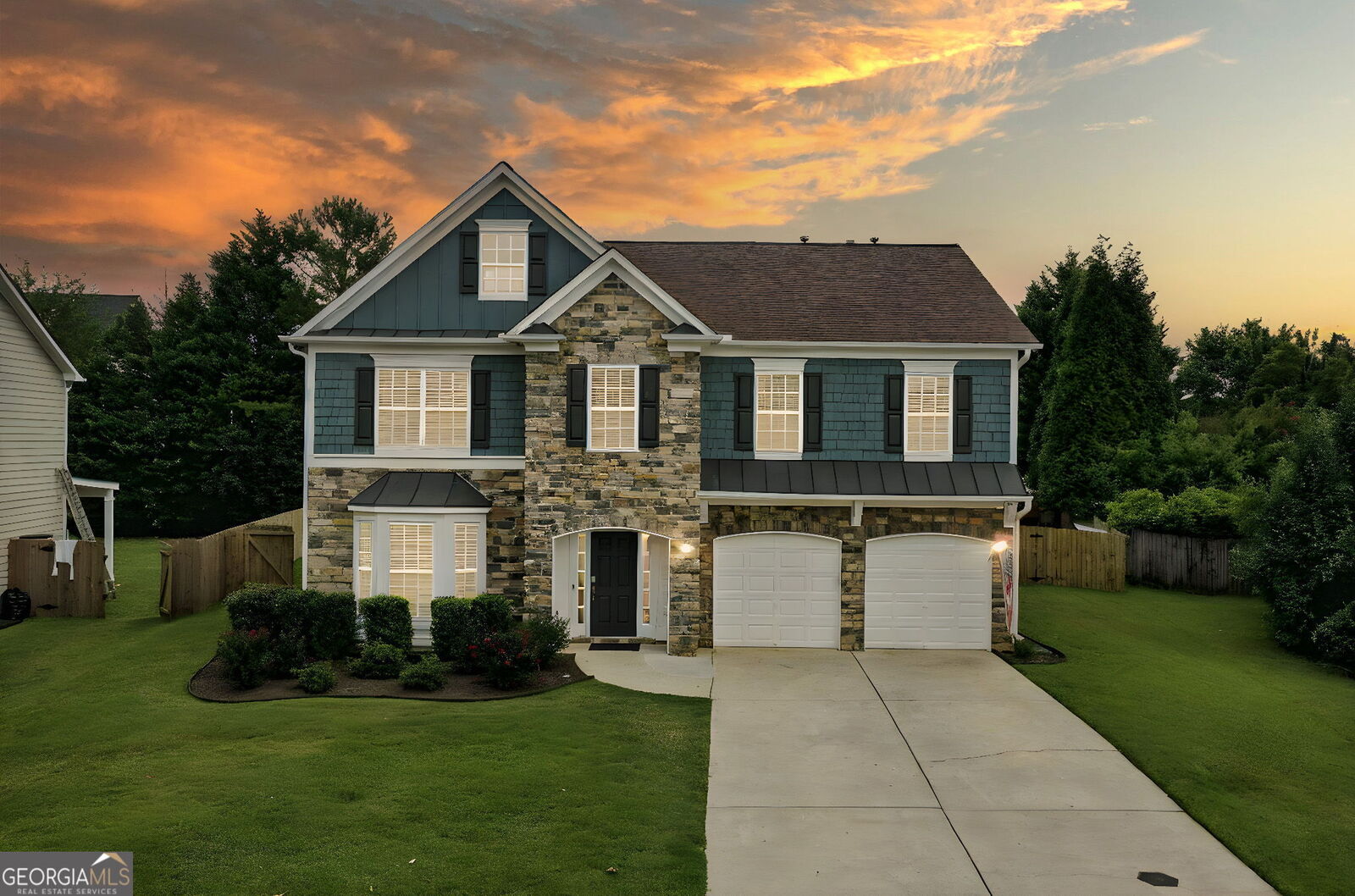 Property Photo: 5525 Fieldfreen Drive GA 30028