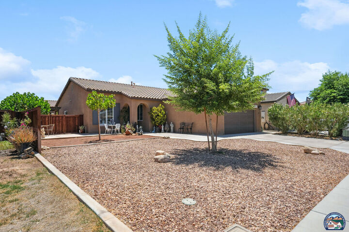 Property Photo: 687 Las Lomas St CA 92251