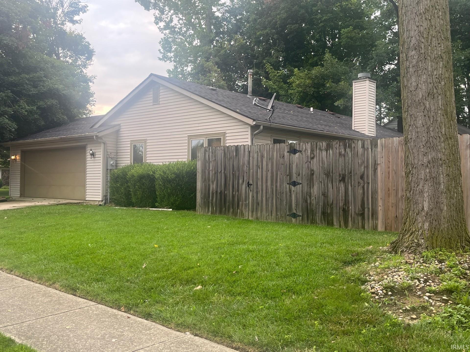 Property Photo: 2706 Rolling Meadows Lane IN 46774