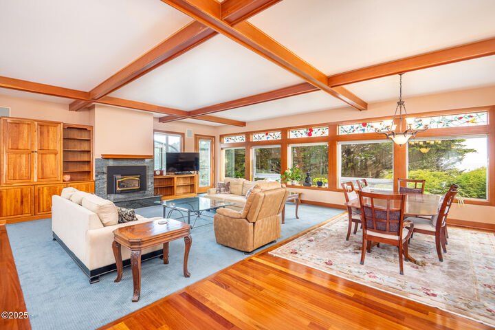 Property Photo: 1055 NW Estate Drive OR 97376