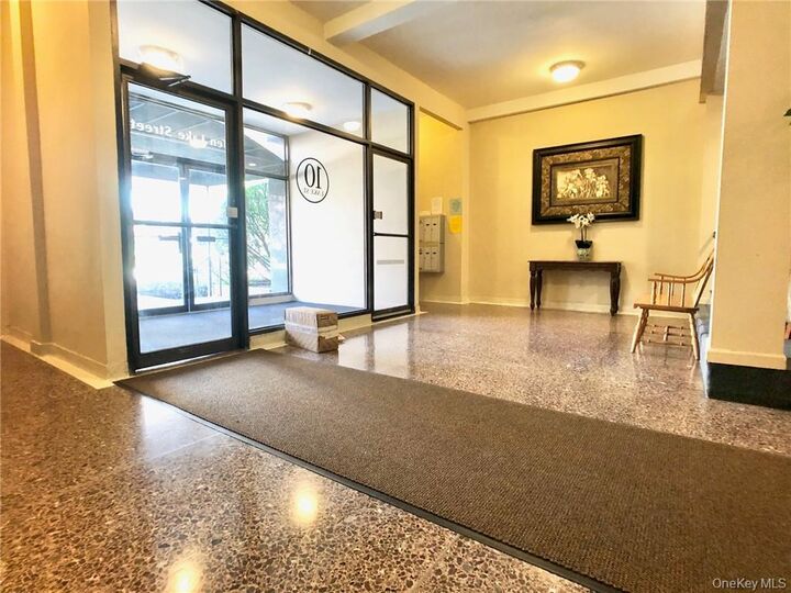 Property Photo:  10 Lake Street 1B  NY 10603 