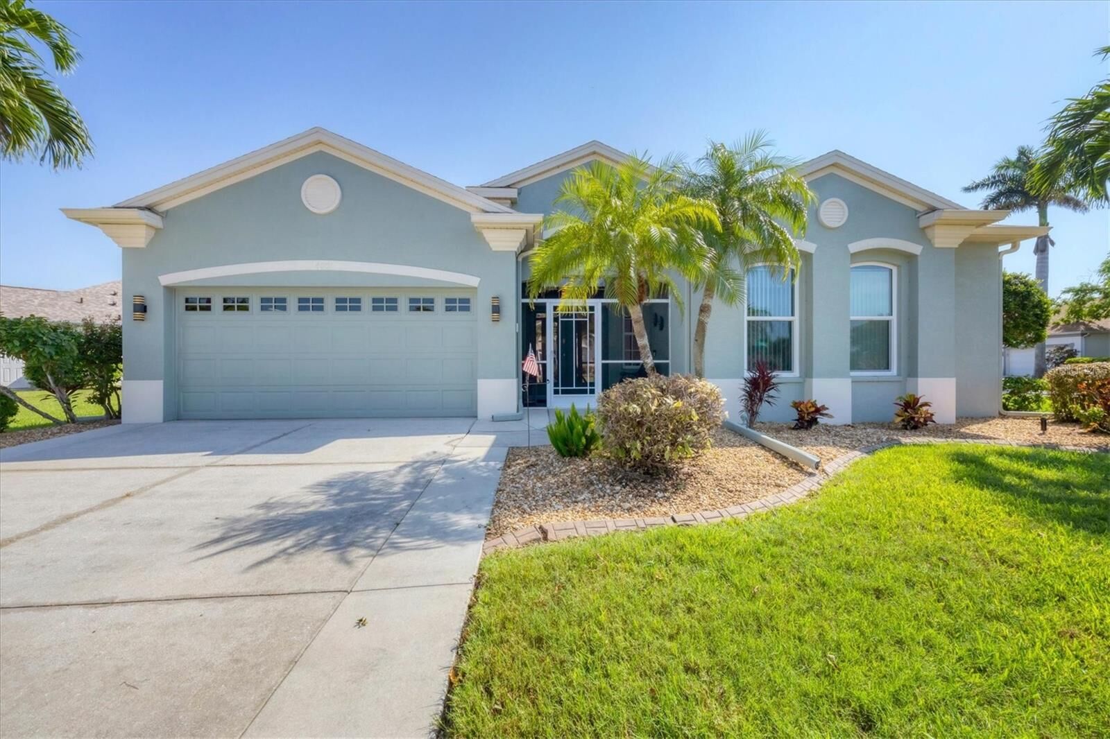 Property Photo: 4001 Landor Court FL 34293