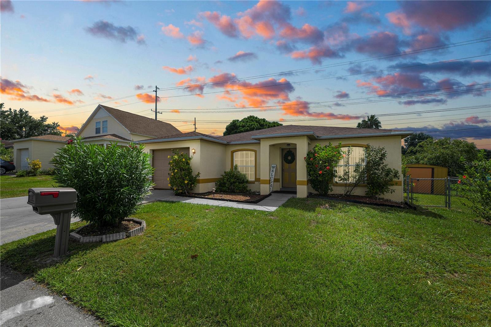 Property Photo: 1678 Blossom Circle W FL 33805