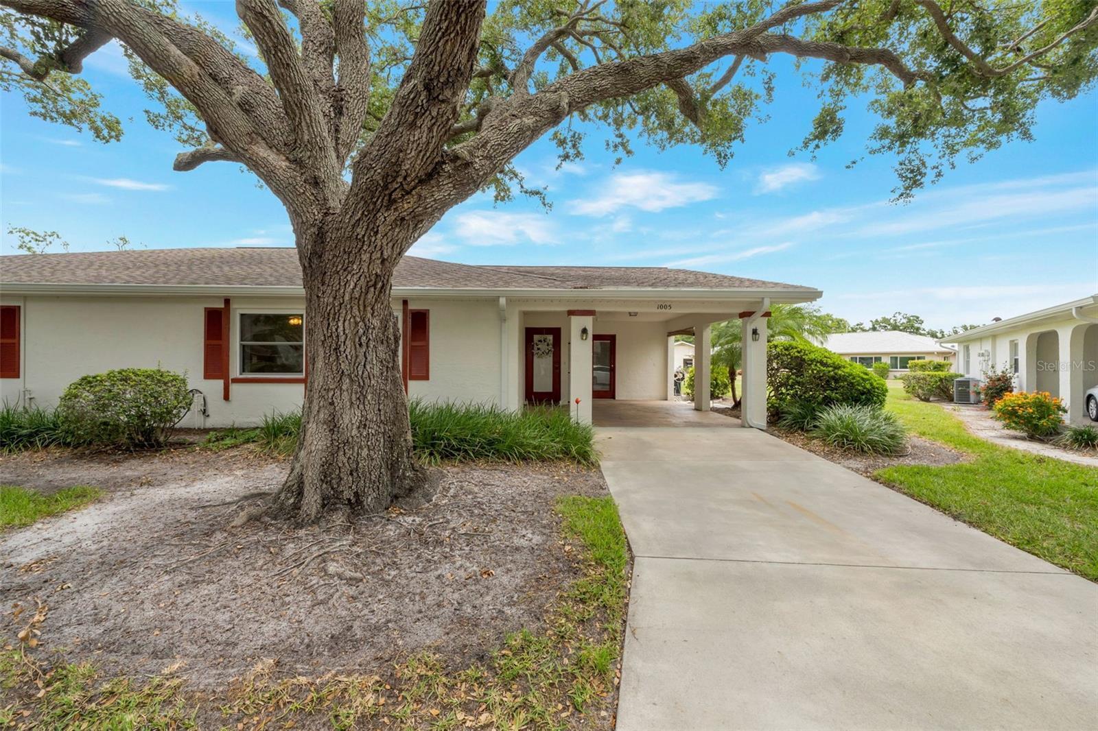 Property Photo: 1005 Harefield Circle 43 FL 33573