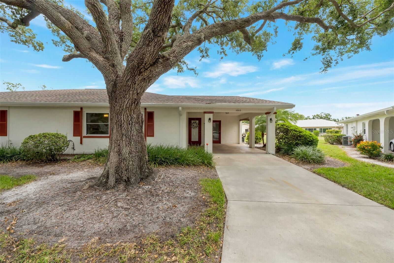 Property Photo:  1005 Harefield Circle 43  FL 33573 