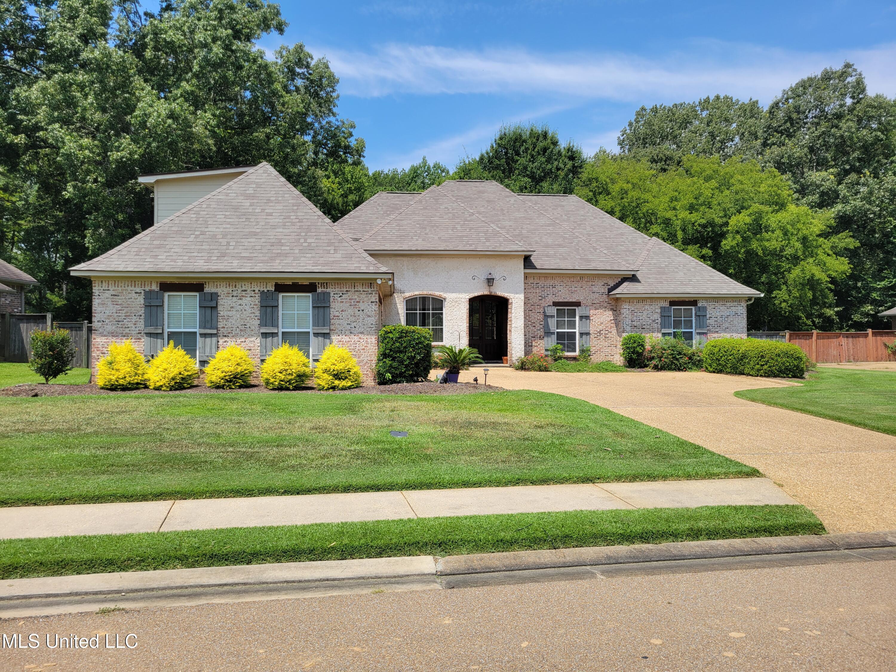Property Photo: 506 Hazelton Drive MS 39110