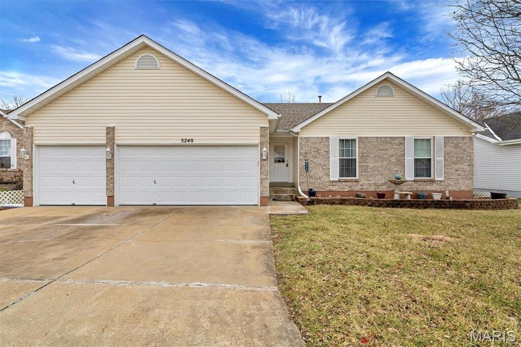 Property Photo:  5240 Seasonbrooks Lane  MO 63052 