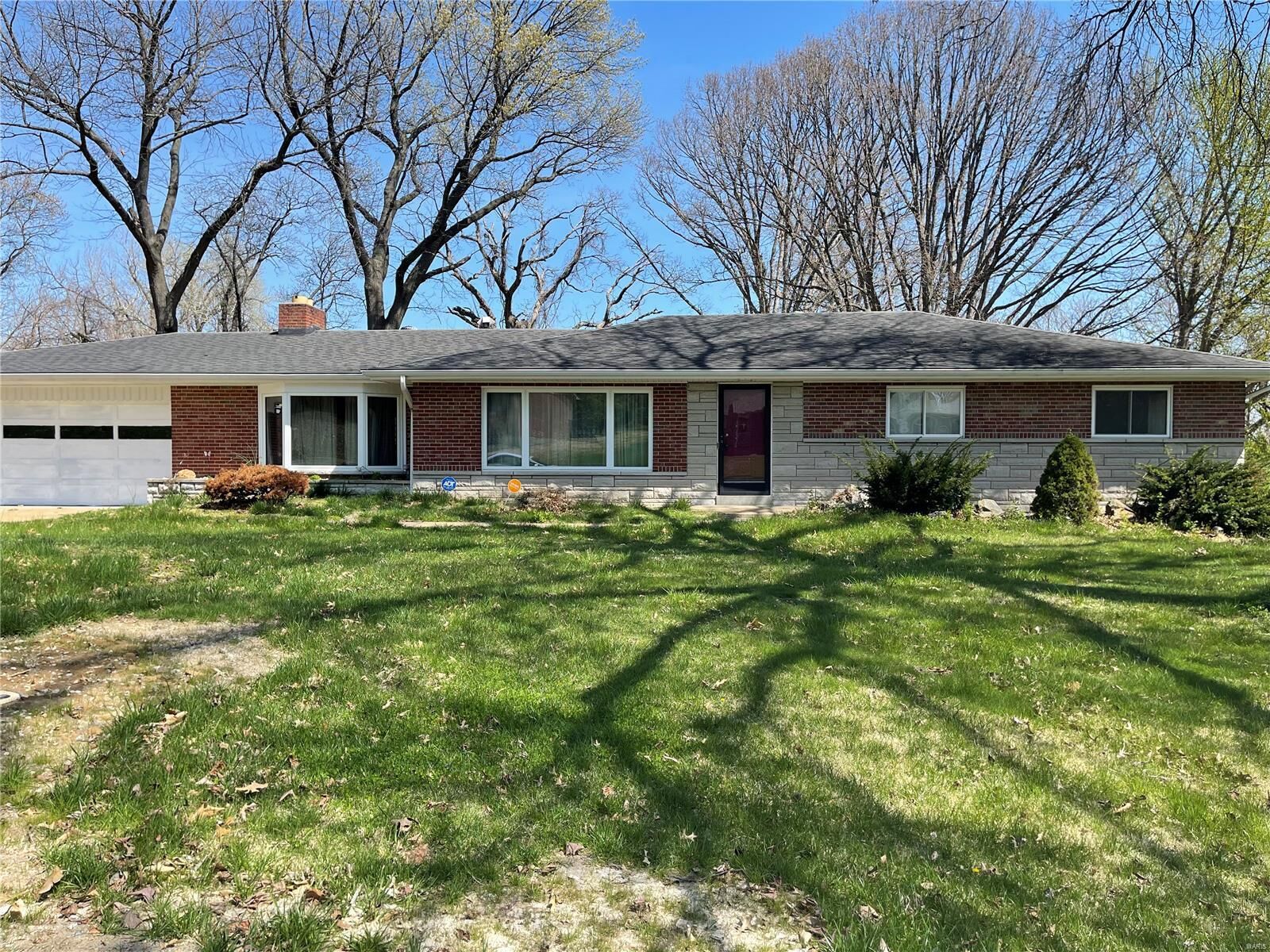 Property Photo:  17 Harneywold Drive  MO 63136 