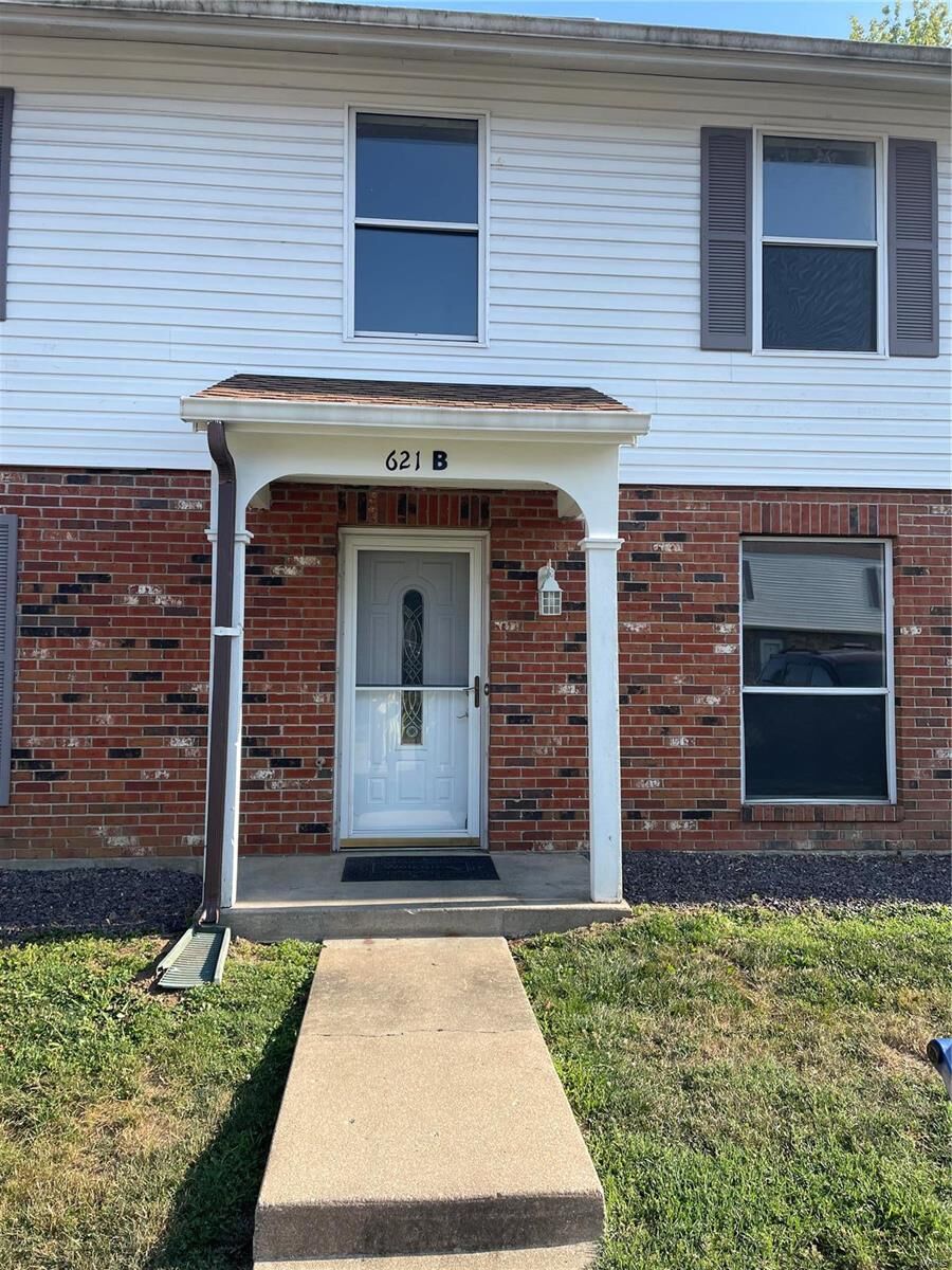 Property Photo: 621 Westwood Dr S B MO 63028