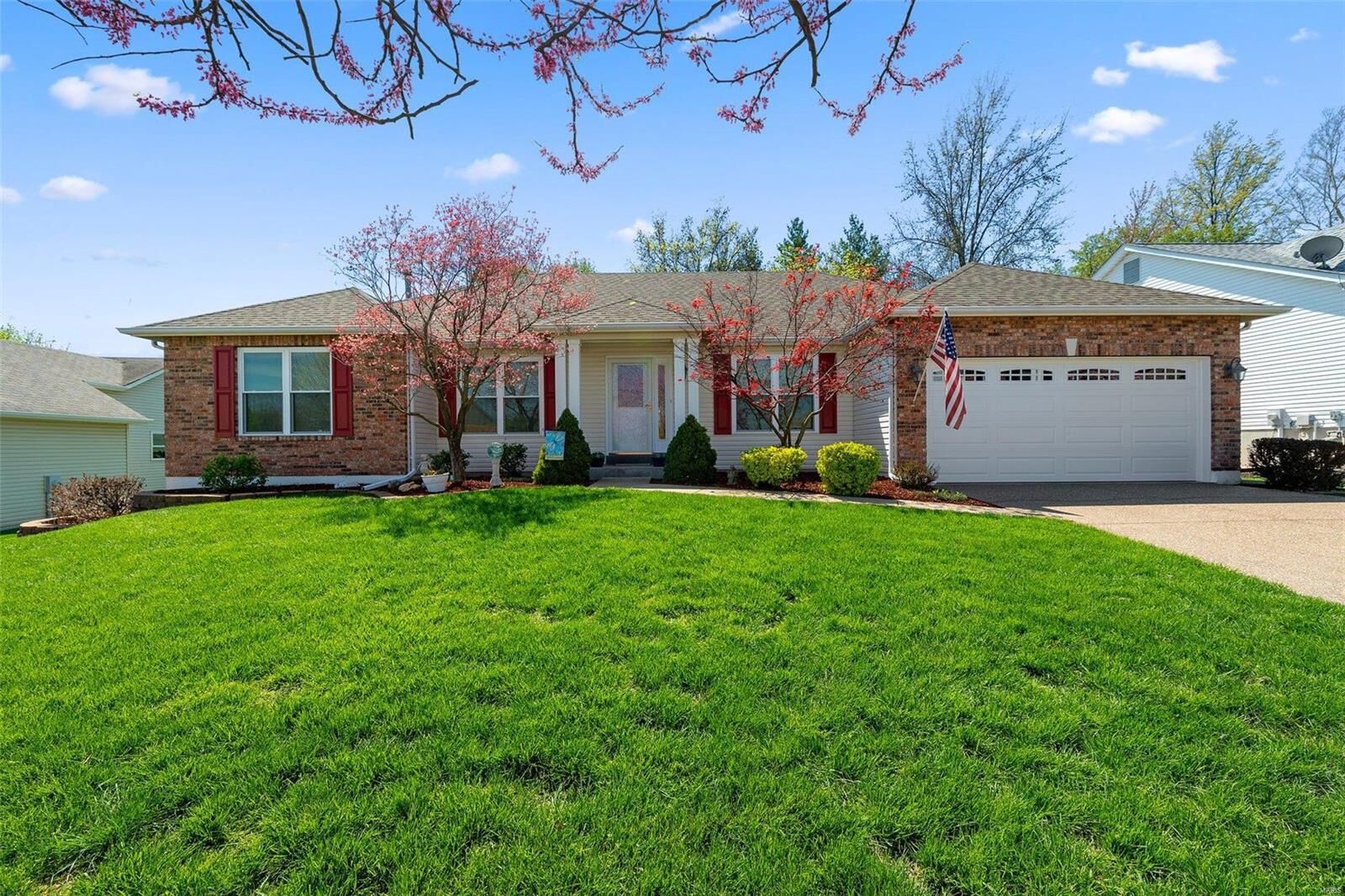 Property Photo:  261 E Governor Place  MO 63301 