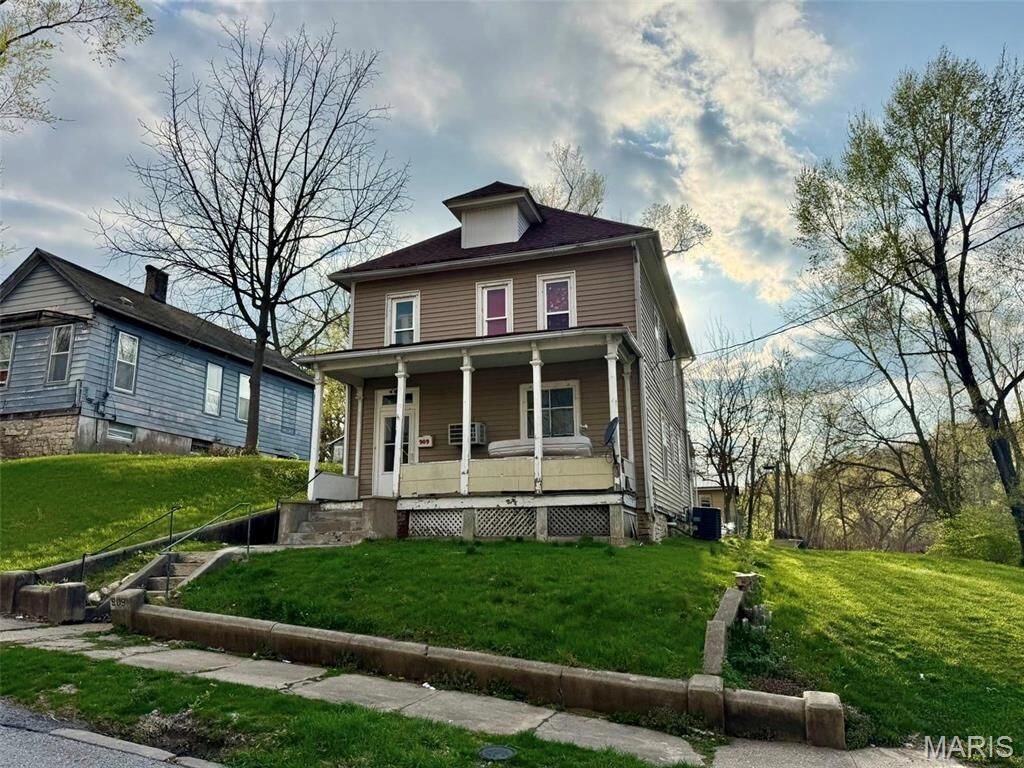 Property Photo:  909 Union Street  MO 63401 