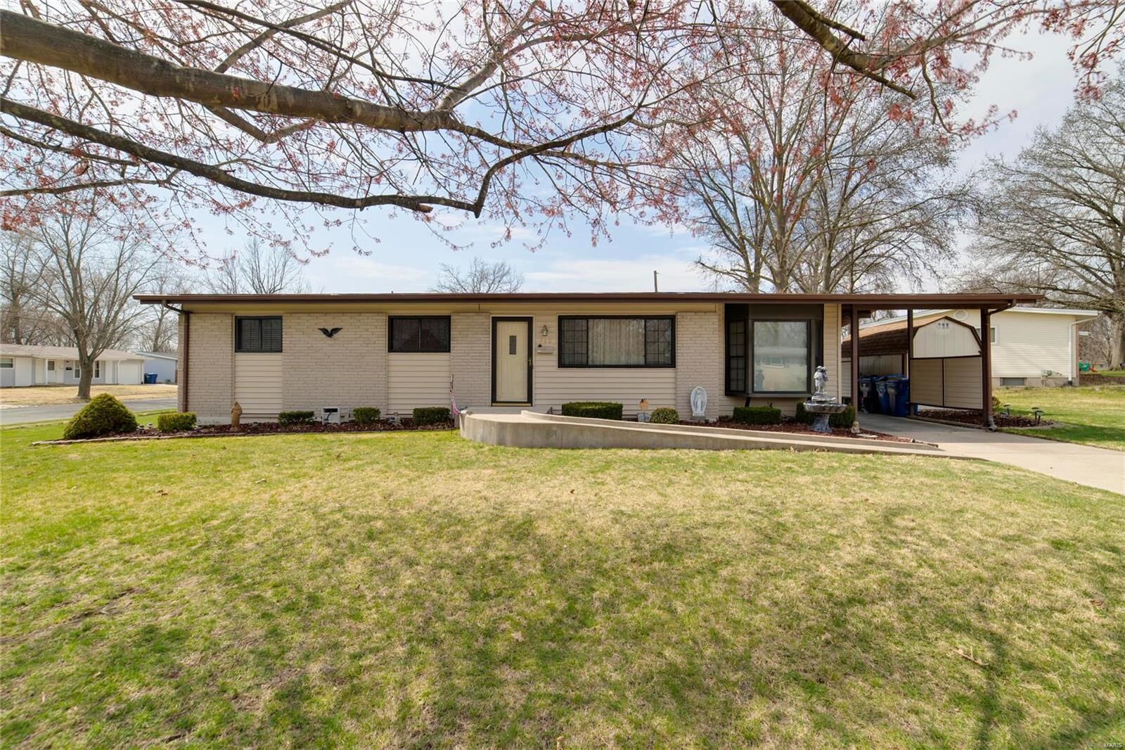 Property Photo: 260 Wren MO 63031