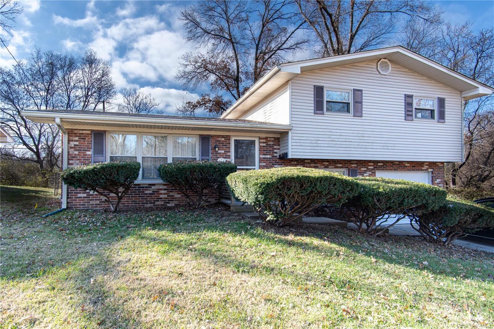 Property Photo:  1413 Express Drive  IL 62223 