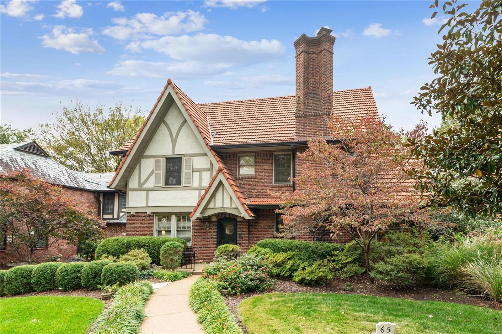 Property Photo: 65 Ridgemoor MO 63105