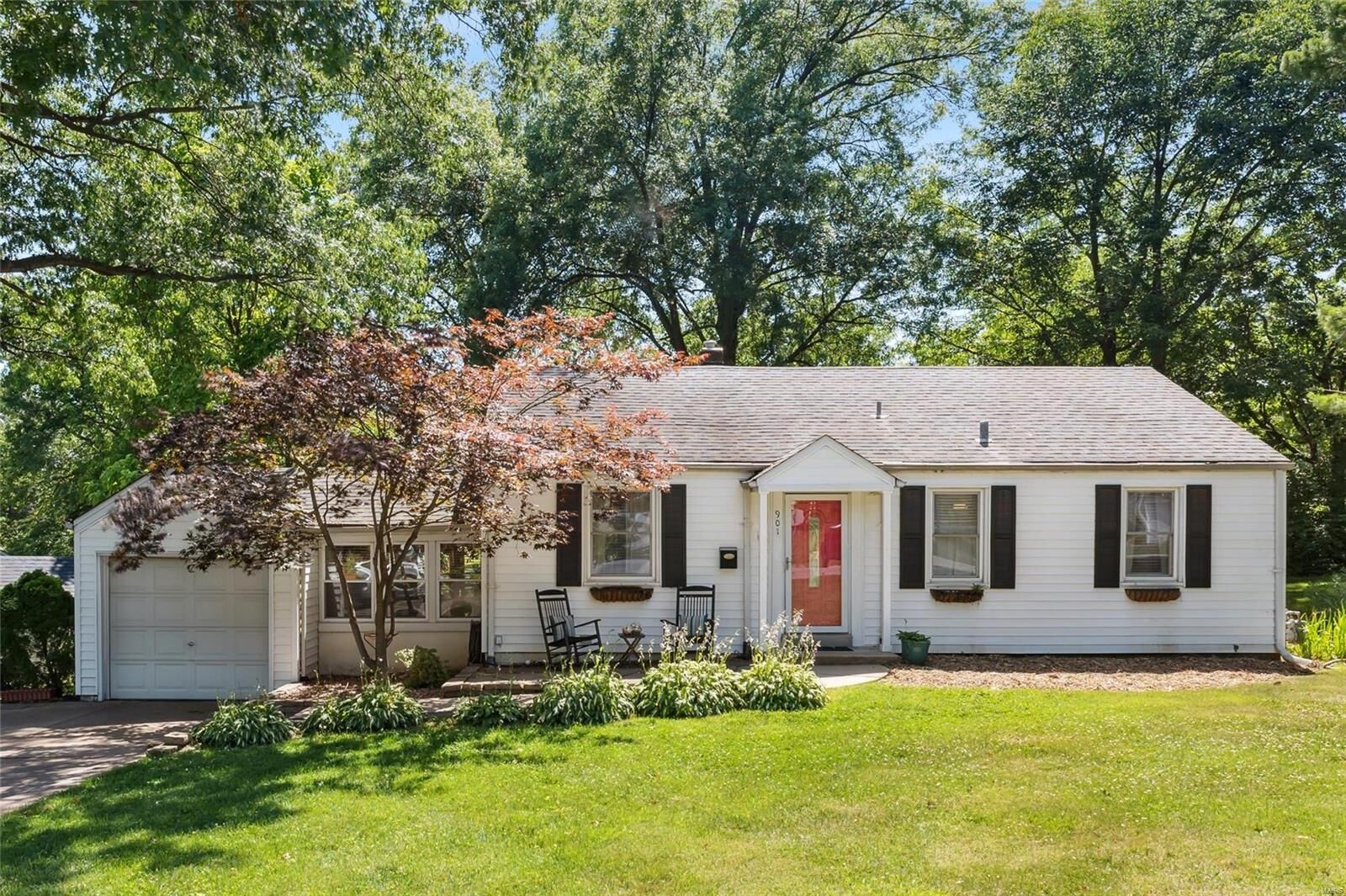 Property Photo:  901 Westglen Drive  MO 63126 
