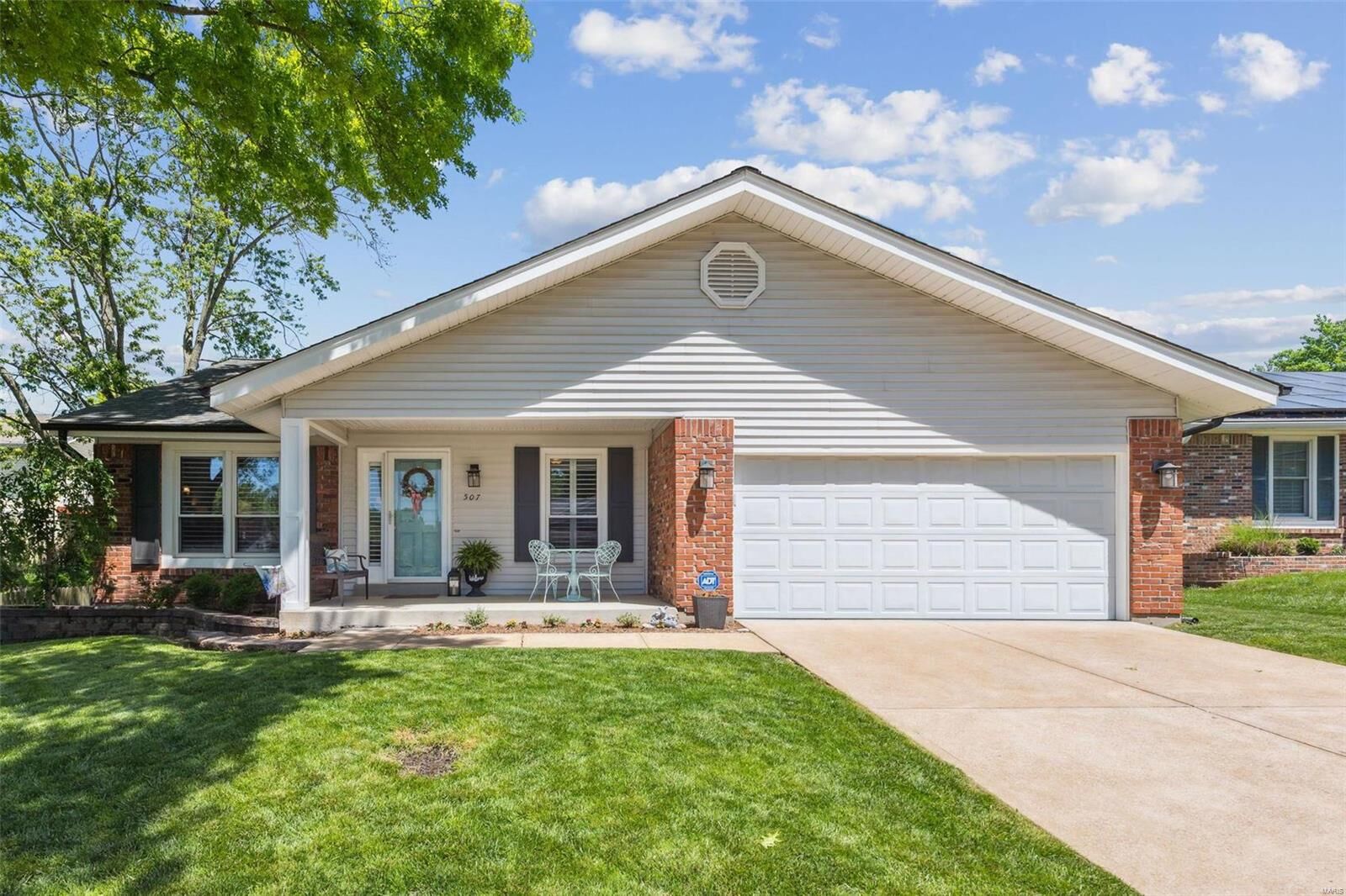 Property Photo: 507 Shepards Xing MO 63021
