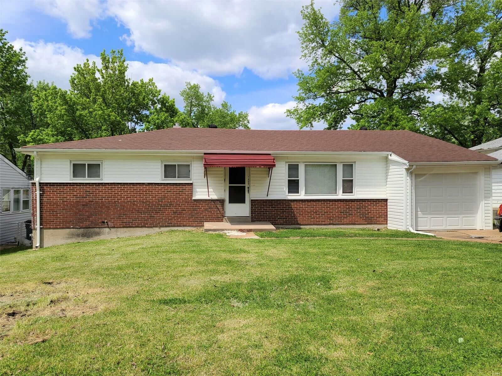 Property Photo: 7809 Skyview MO 63121