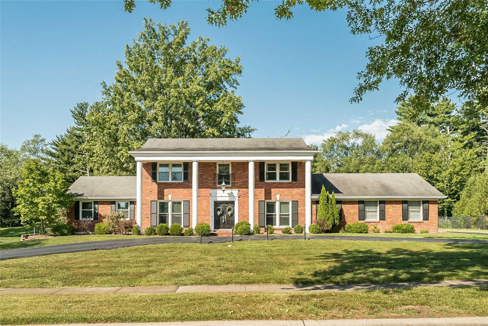 Property Photo: 323 Ladue Lake Drive MO 63141