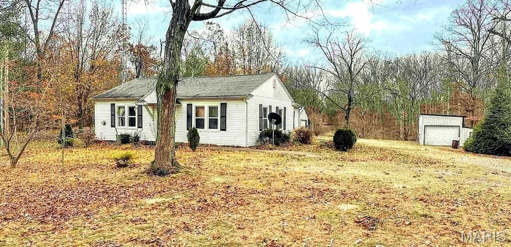 Property Photo: 2562 State Route 161 IL 62801