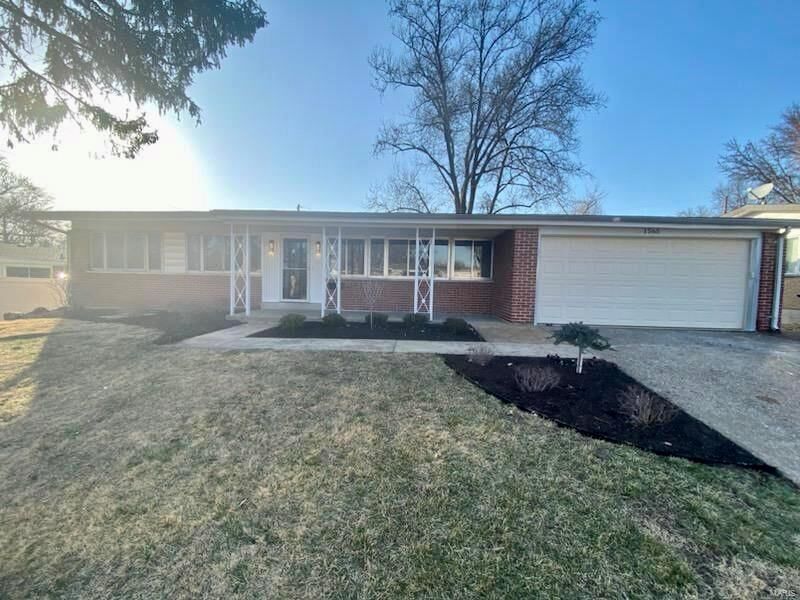Property Photo: 1565 Canter Drive MO 63033